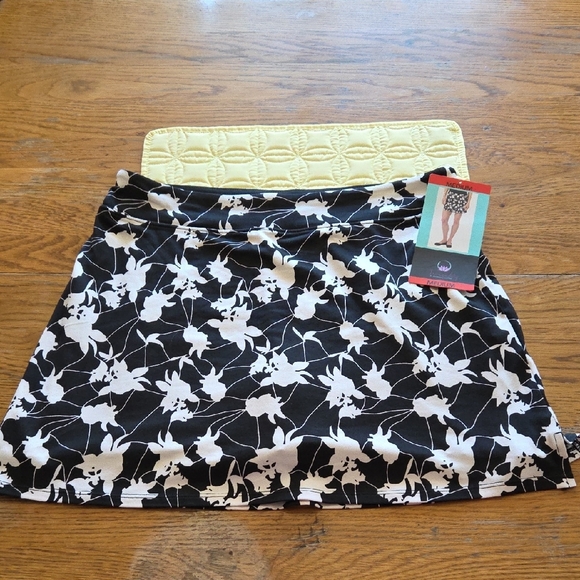 Tranquility Black and White Mini Skater Skirt.  F - Picture 2 of 5
